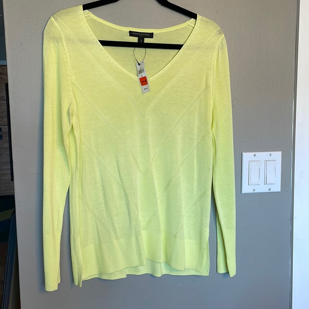 Lightweight sweater in a great color